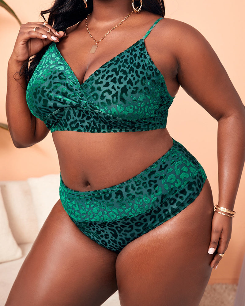 Sexy Leopard V-neck Plus Size Swimwear Bikini Green Black L-4XL